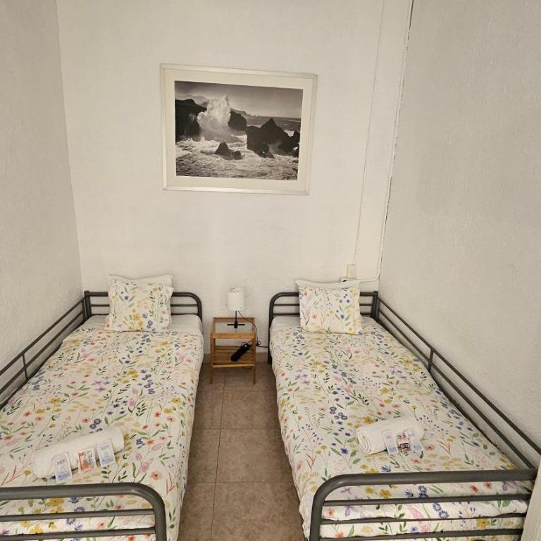 YOUTH HOSTEL - Central and Basic Drassanes - Habitación Doble con baño compartido - 2 camas - 5