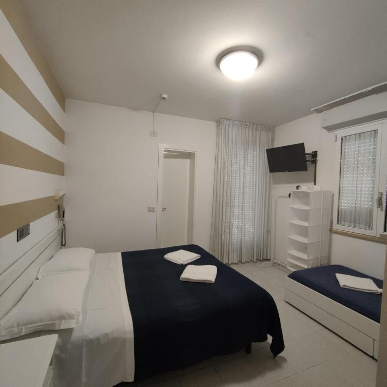 Hotel Villa Lina ANGOLO VIALE DANTE - Standard Triple Room - 2