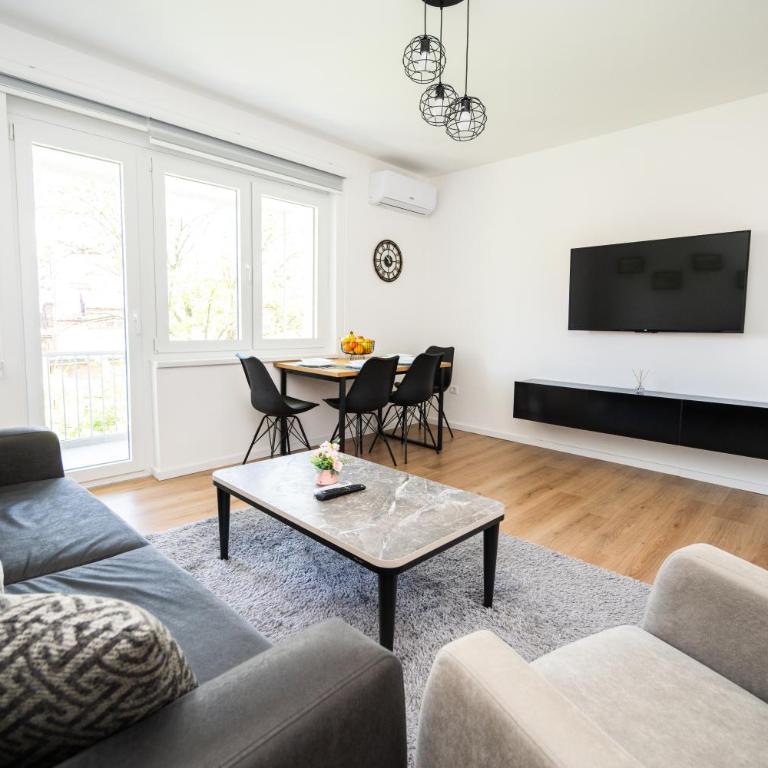 Bright 2BDR apartment with Balcony - FREE PARKING - Apartman sa 2 Spavaće Sobe - 1