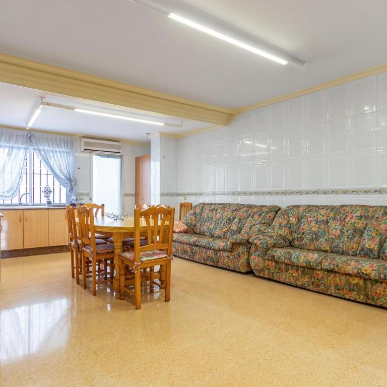 Amazing Apartment In Orihuela - Apartamento de 3 dormitorios - 3