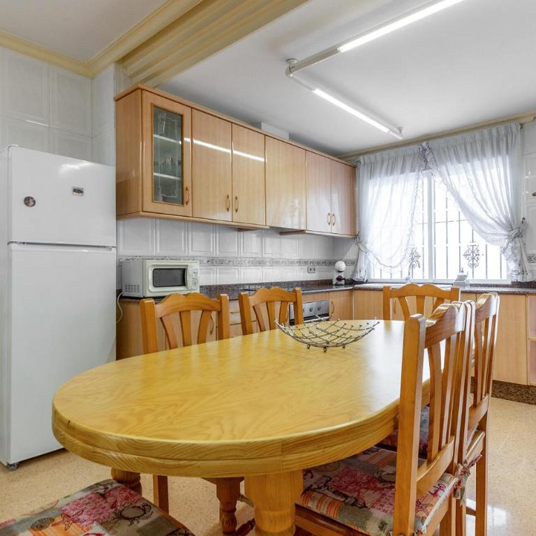 Amazing Apartment In Orihuela - Apartamento de 3 dormitorios - 5