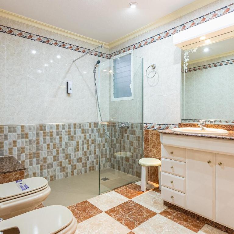Amazing Apartment In Orihuela - Apartamento de 3 dormitorios - 16