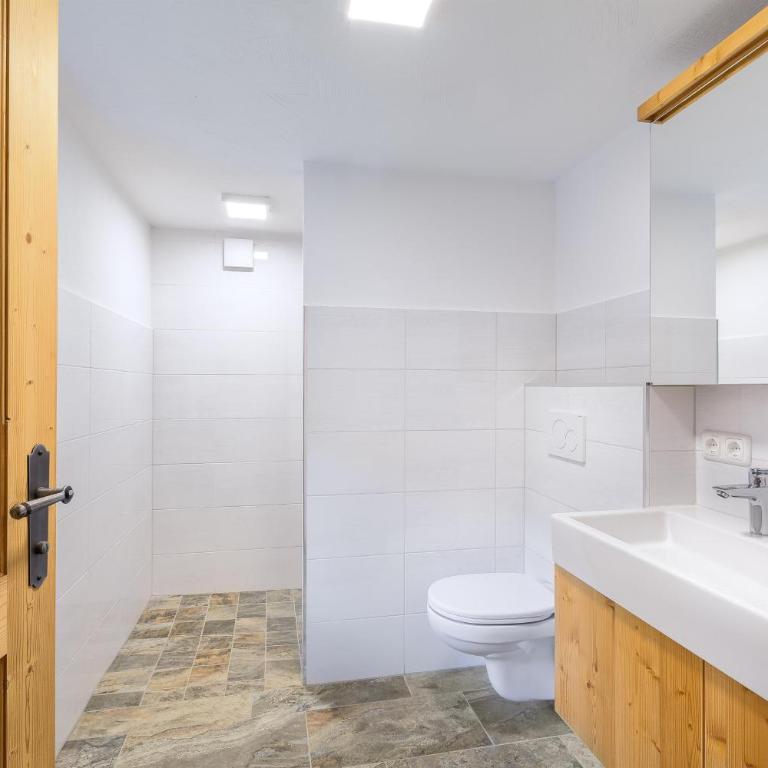 Annas Muntafuner Hus - Ferienhaus mit Dusche - 9