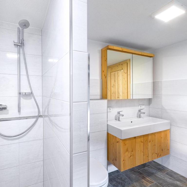 Annas Muntafuner Hus - Ferienhaus mit Dusche - 21