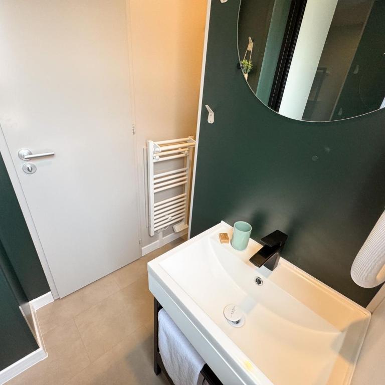 Camping La Clape Village - Cottage - Vue sur Jardin - 13