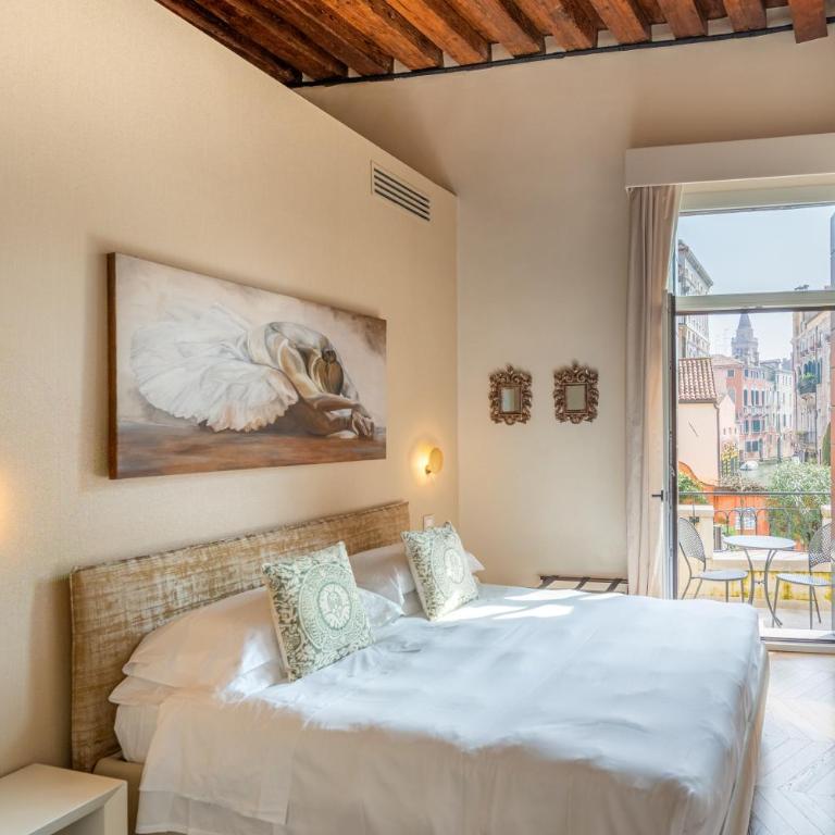 Palazzo Morosini Degli Spezieri - Lifestyle Apartments - Luxury Two-Bedroom Apartment with Terrace and Canal View - 3