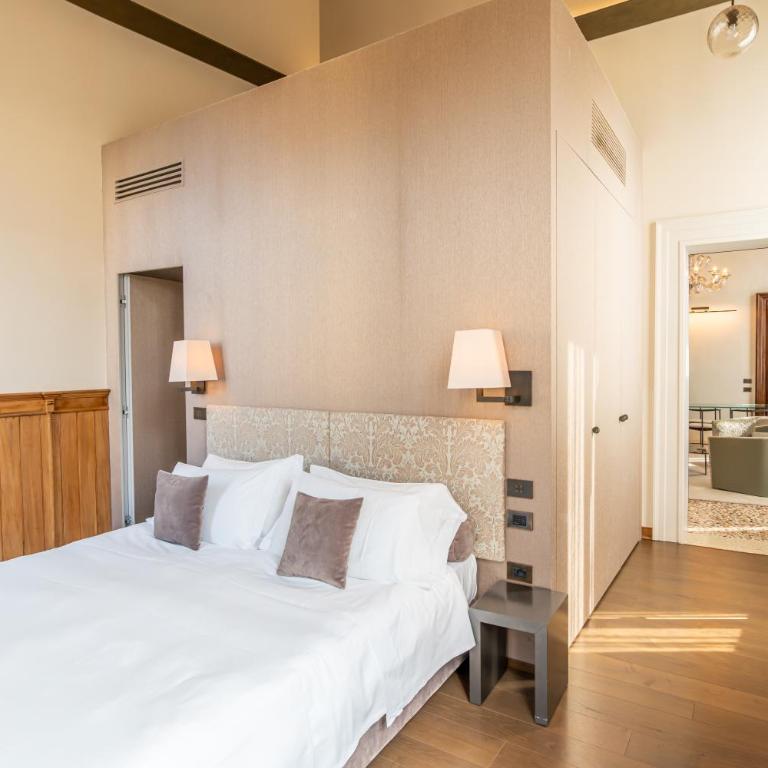 Palazzo Morosini Degli Spezieri - Lifestyle Apartments - Luxury Three-Bedroom Apartment with Balcony and Canal View - 9