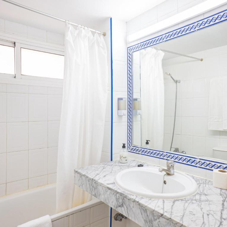 Apartamentos El Velero - Apartamento de 2 dormitorios con balcón - 10