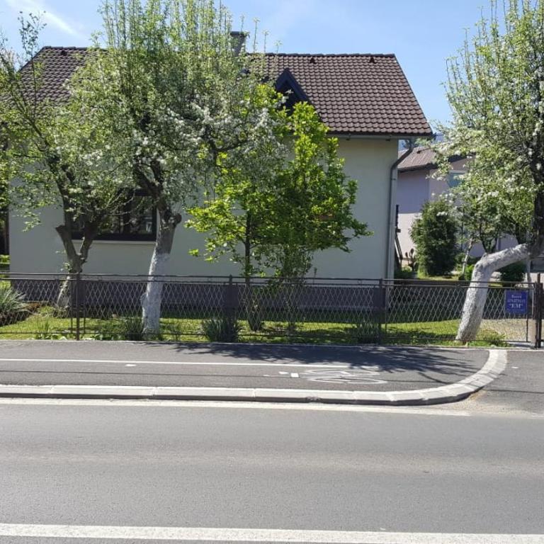 Apartman "EM" - Two-Bedroom Apartment with Terrace - 25