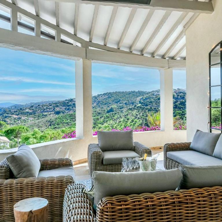 Villa moderne 6 CH pour 12 avec piscine privée, clim et parking aux Issambres - FR-1-768-24 - Villa - 2