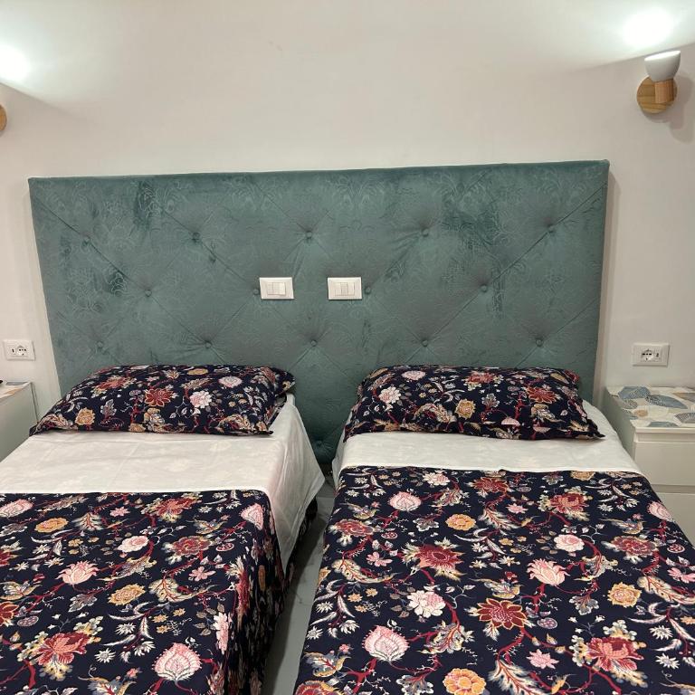 Guesthouse Dahlia Rossa - Camera Matrimoniale/Doppia con Letti Singoli con Bagno Privato - 3