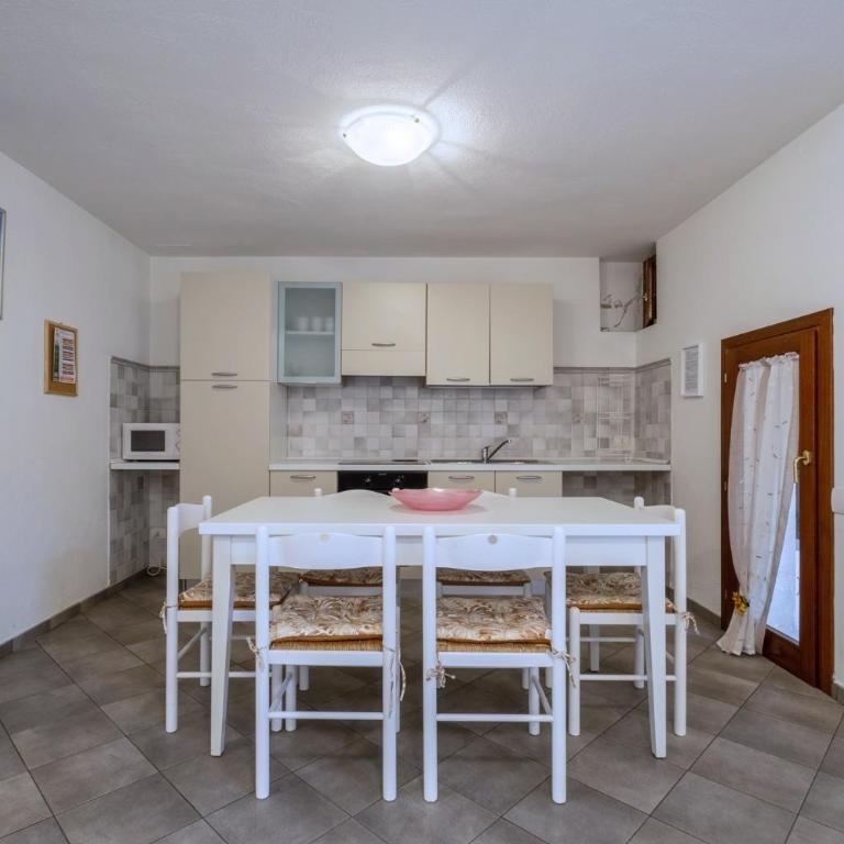 La casa in collina, al mare - 6 minuti dal Mare - A C - Giardino -BBQ - One-Bedroom Apartment with Garden - 10