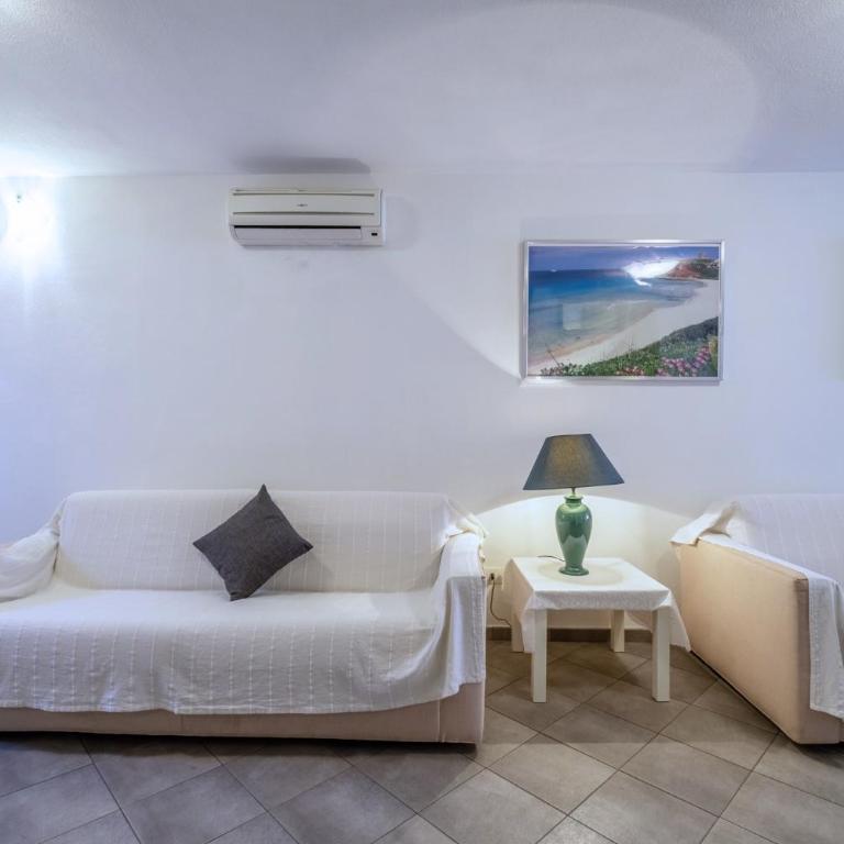 La casa in collina, al mare - 6 minuti dal Mare - A C - Giardino -BBQ - One-Bedroom Apartment with Garden - 8