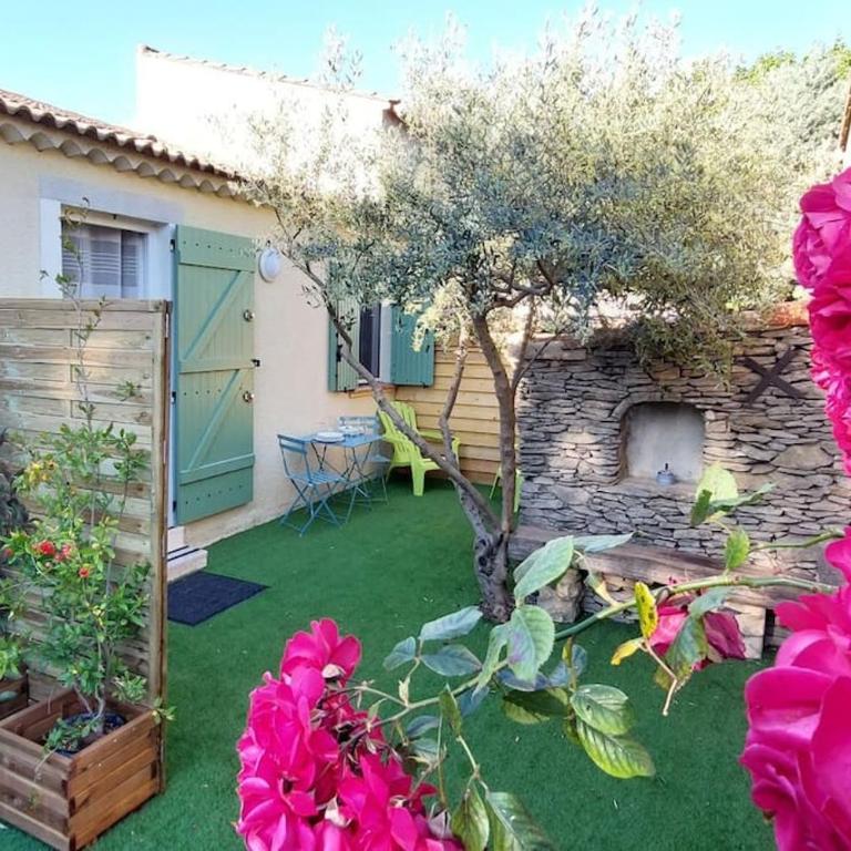 L'Isle-sur-la-Sorgue - Gîte de l'Olivier classé, climatisé, jardin, parking gratuit, centre-ville à 5 min à pied - Double Room with Park View - 2