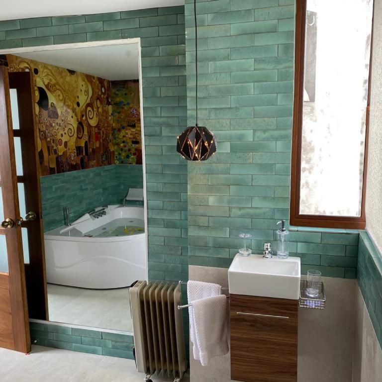 El Crater - Studio with Spa Bath - 7