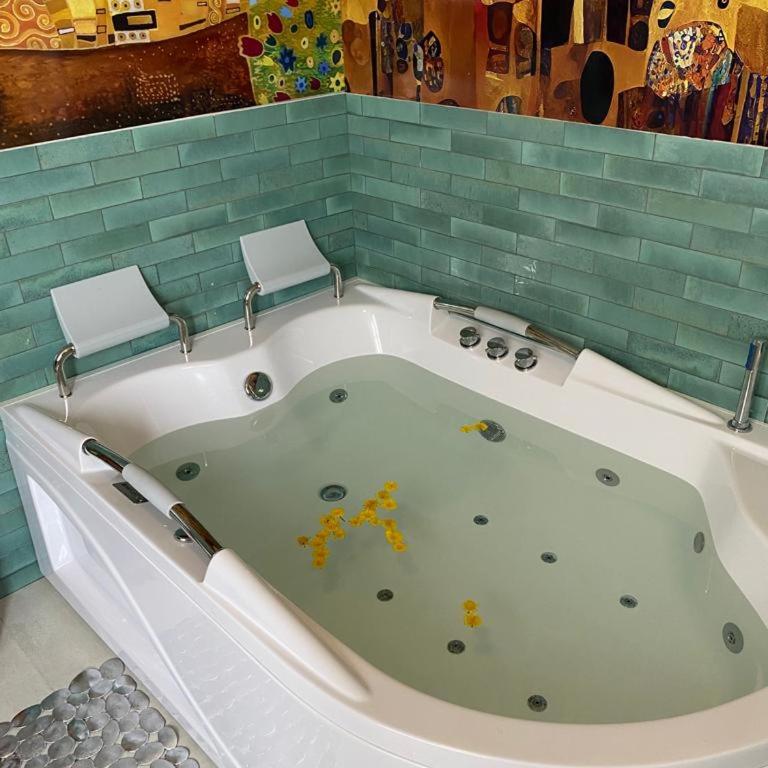 El Crater - Studio with Spa Bath - 5