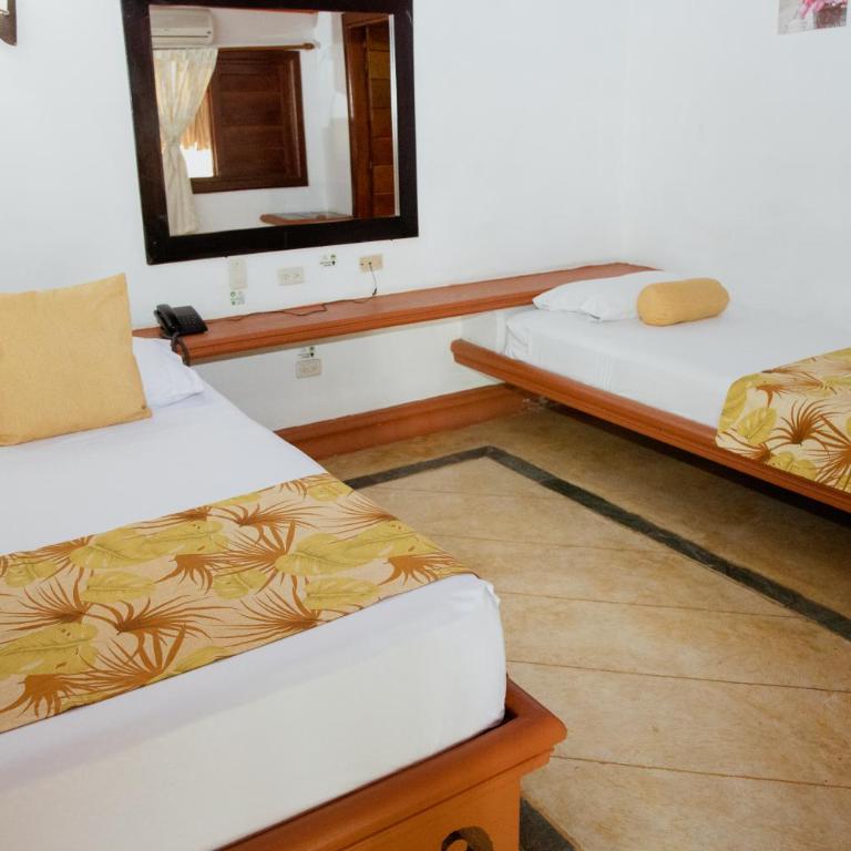Hotel Portón del Sol - Standard Triple Room - 4