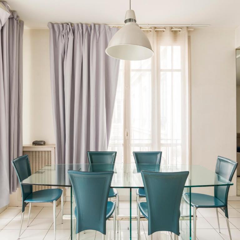 Champs-Élysées Lincoln - 2BDR - Apartment - 8