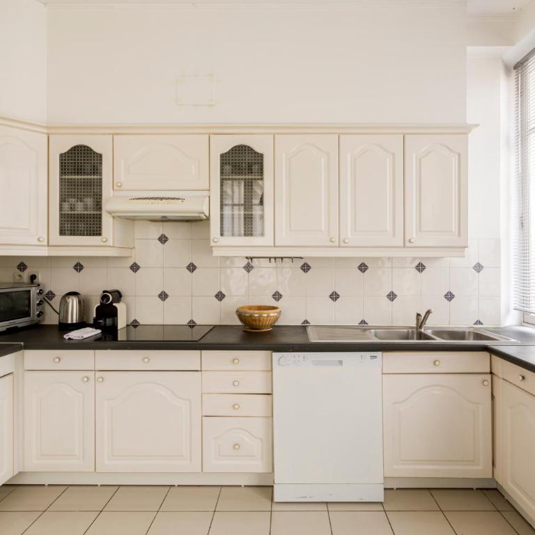 Champs-Élysées Lincoln - 2BDR - Apartment - 9