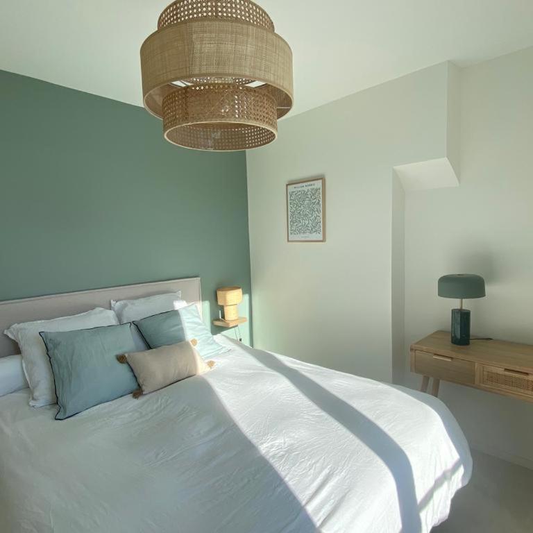 Chez Alexine - Two-Bedroom Apartment - 11