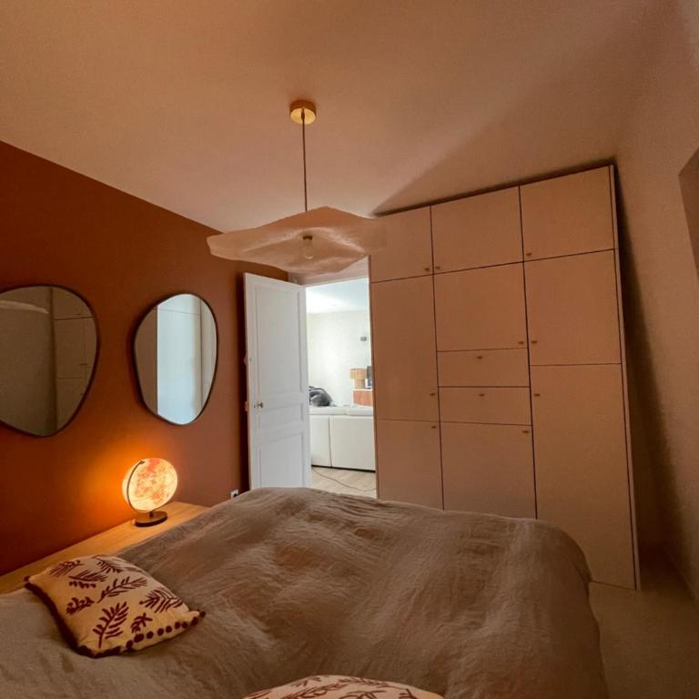 Chez Alexine - Two-Bedroom Apartment - 13