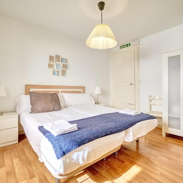 Apartamento La Capilla by Clabao - Two-Bedroom Apartment - 1
