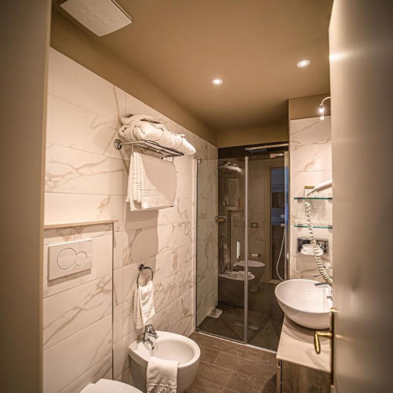 Hotel Ca' D'Oro Tre Stelle Superior Adults only - Camera Matrimoniale Deluxe con Letto a Baldacchino - 3