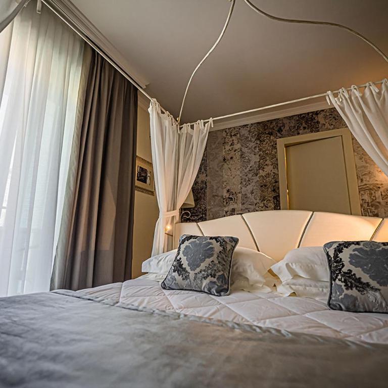 Hotel Ca' D'Oro Tre Stelle Superior Adults only - Camera Matrimoniale Deluxe con Letto a Baldacchino - 4