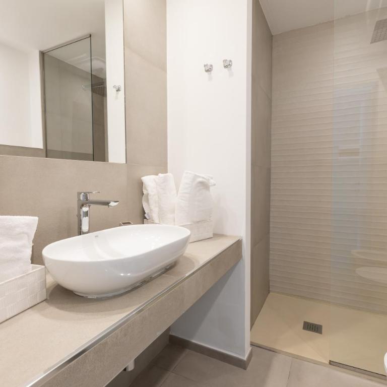 Antares Rooms and Suites - Camera Matrimoniale Deluxe con Balcone e Vista Mare - 3