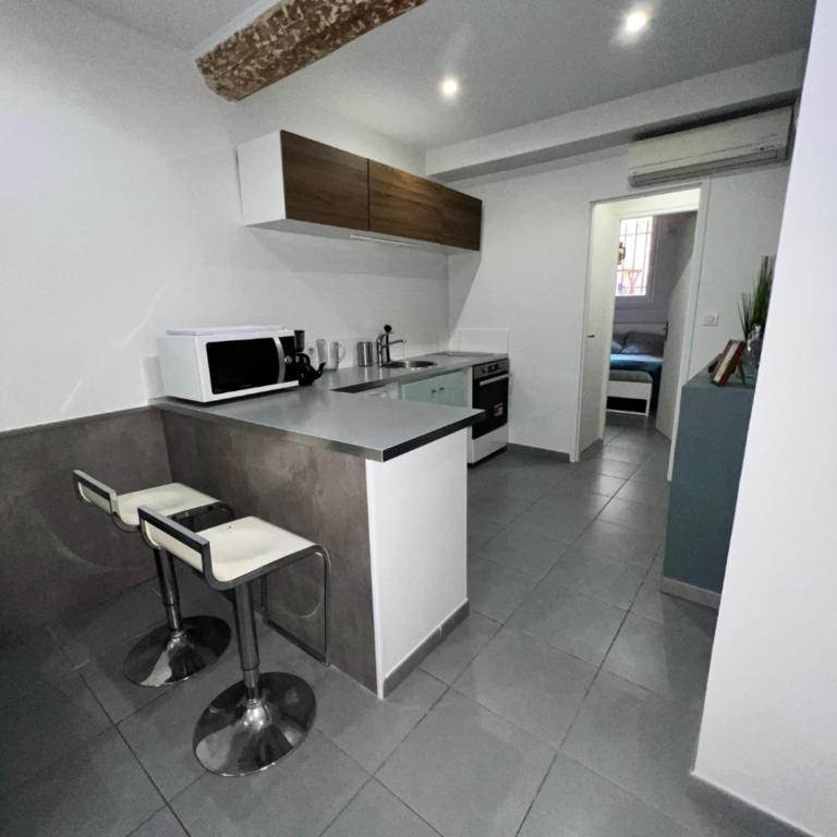 Charmant T2 avec Cour Privée au coeur du Panier centre - Vieux Port - Appartement 1 Chambre - 1