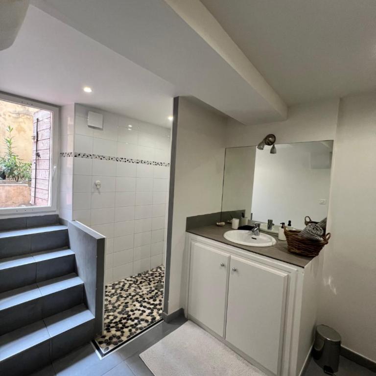 Charmant T2 avec Cour Privée au coeur du Panier centre - Vieux Port - Appartement 1 Chambre - 6