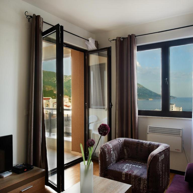 Becici Summer Apartments - Two-Bedroom Apartment with Sea View - 4