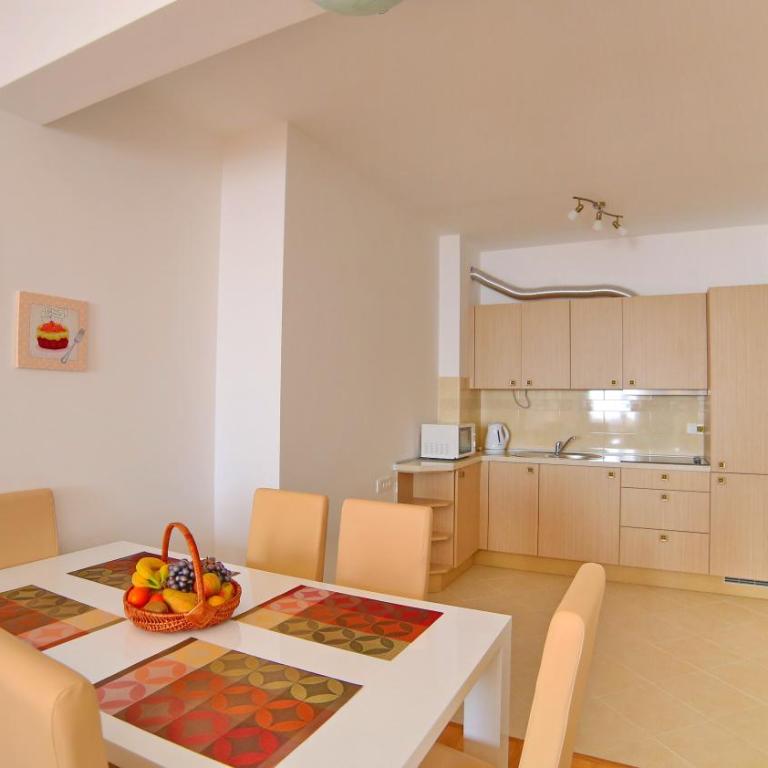 Becici Summer Apartments - Two-Bedroom Apartment with Sea View - 7