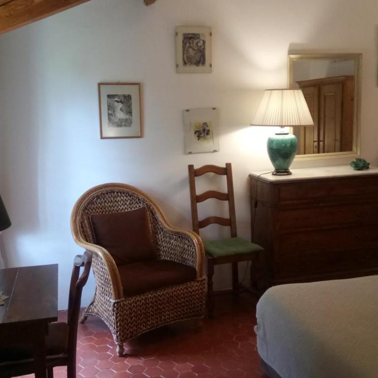 Domaine du Paraïs B&B - Chambre Lit Queen-Size - Vue sur Jardin - 3