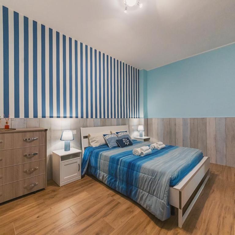 Apulia Rooms Bari - Deluxe Double Room with Balcony - 2