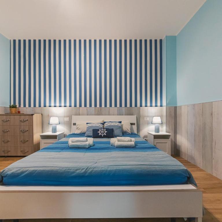 Apulia Rooms Bari - Deluxe Double Room with Balcony - 7