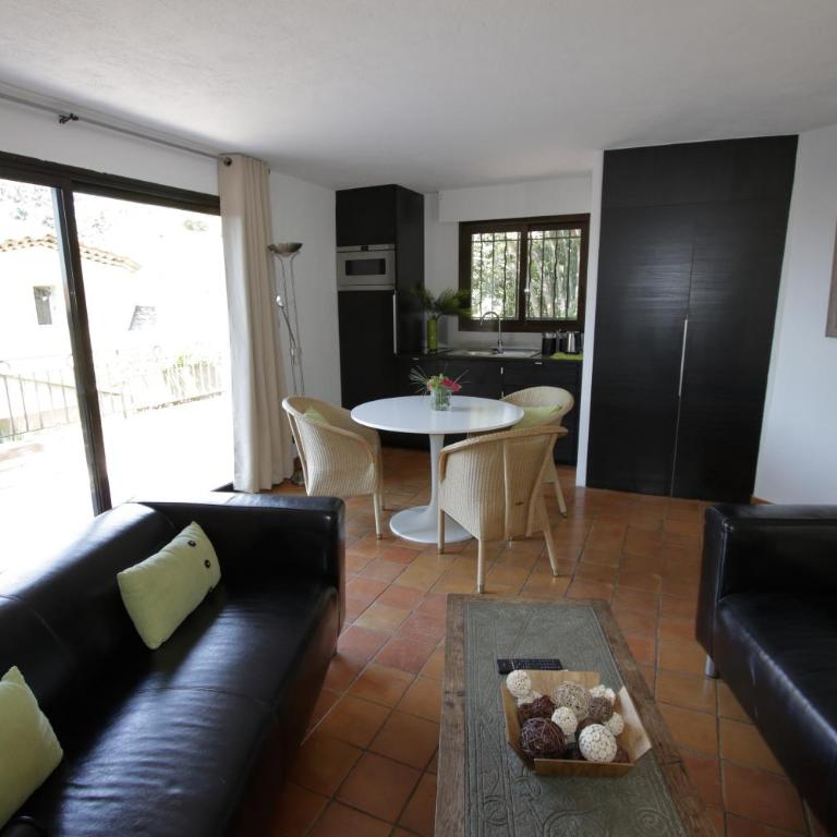 Les Jardins de Cassis - Parking Gratuit & Piscine Chauffée - Suite (5 Adultes) avec terrasse - 2