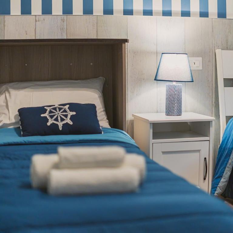 Apulia Rooms Bari - Deluxe Double Room with Balcony - 21