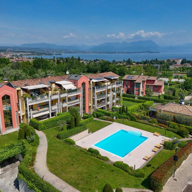 Paradise Lake View in a 5 pools exclusive residence DesenzanoLoft Official Partner Homes & Villas by Marriott Bonvoy - Appartamento con Vista Lago - 37
