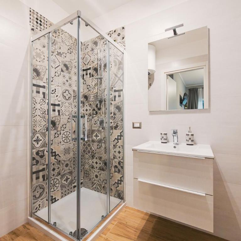 Apulia Rooms Bari - Double Room with Balcony - 16