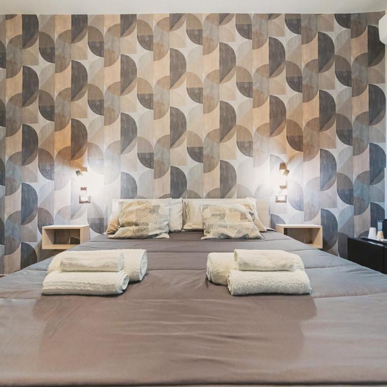Apulia Rooms Bari - Double Room with Balcony - 4