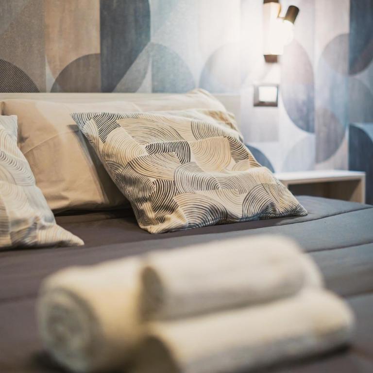 Apulia Rooms Bari - Double Room with Balcony - 8