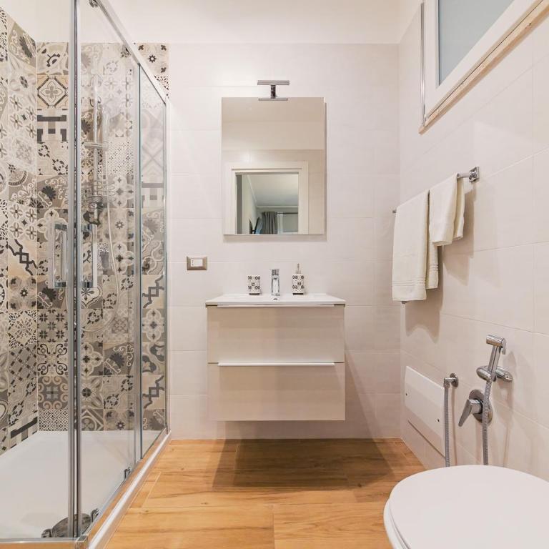 Apulia Rooms Bari - Double Room with Balcony - 15