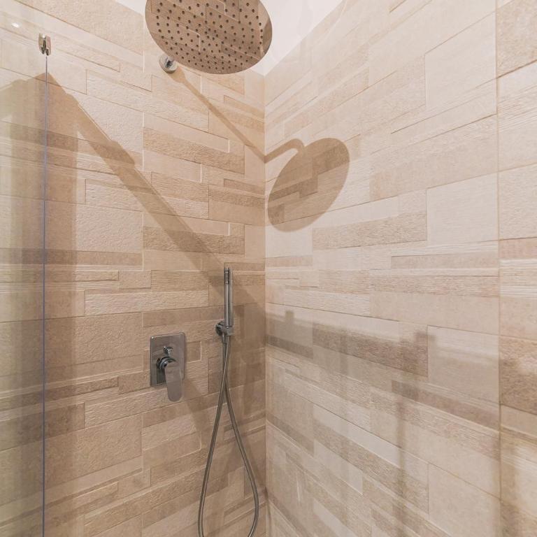 Apulia Rooms Bari - Double Room with Private Bathroom - 16