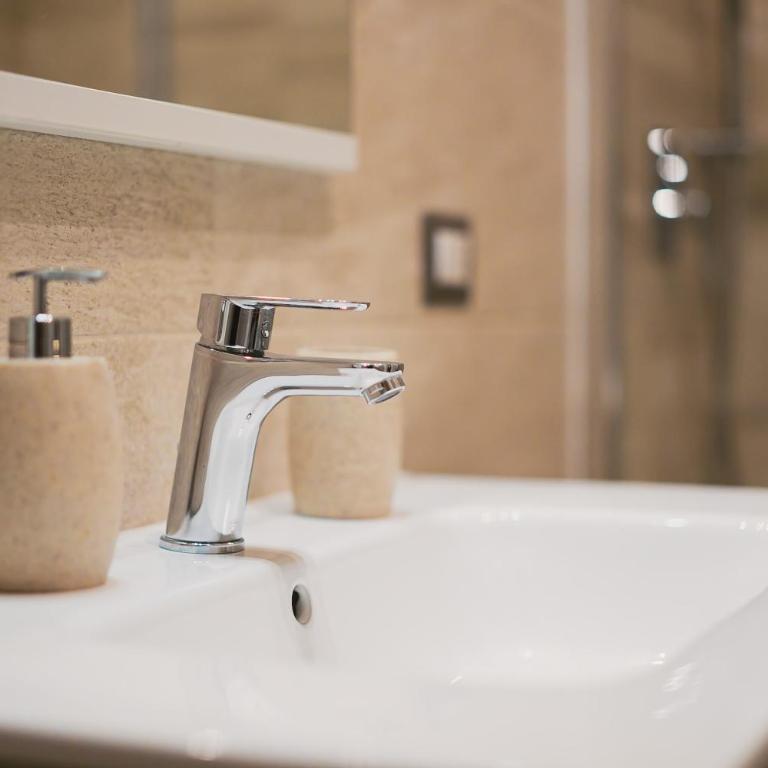 Apulia Rooms Bari - Double Room with Private Bathroom - 5