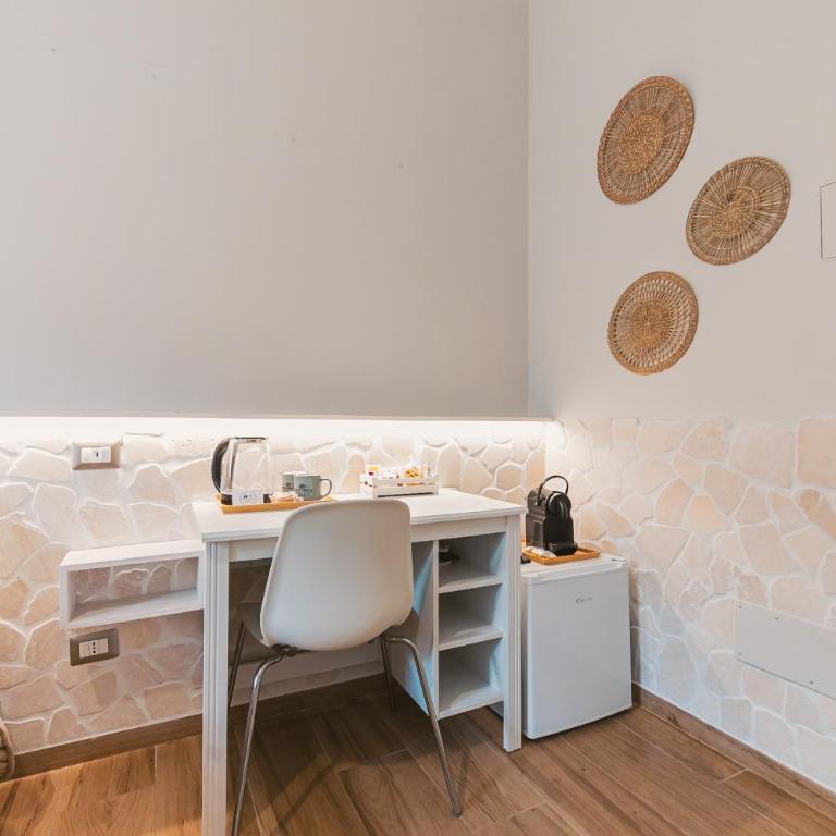 Apulia Rooms Bari - Double Room with Private Bathroom - 13