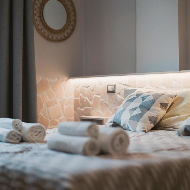 Apulia Rooms Bari - Double Room with Private Bathroom - 2