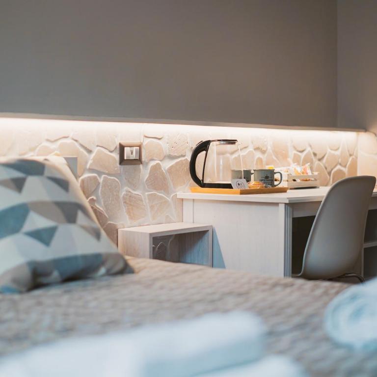 Apulia Rooms Bari - Double Room with Private Bathroom - 11
