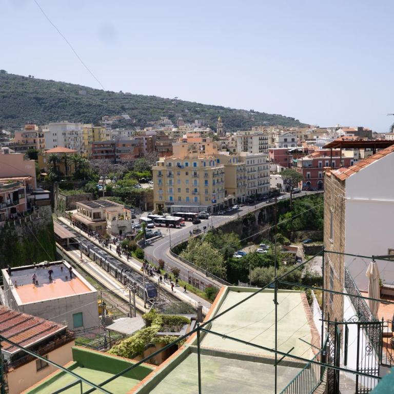 Alya Rooms - Camera Tripla con Vista Città - 3