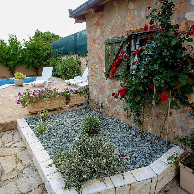 Villa Bella - Two-Bedroom House - 13